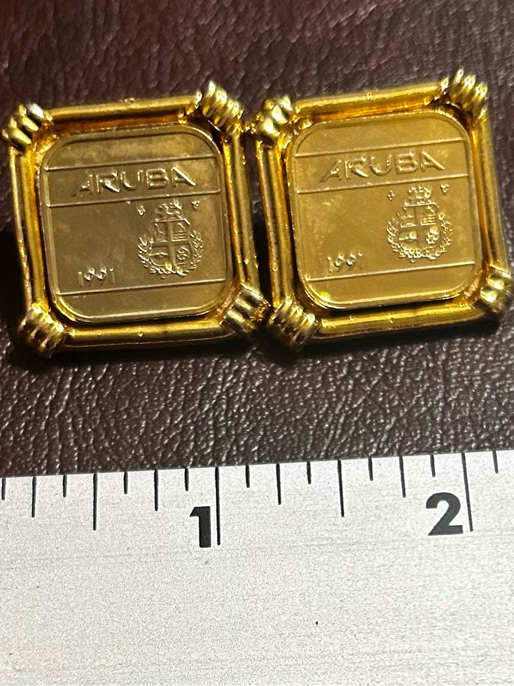 Vintage Gold Square Aruba Crest Earrings